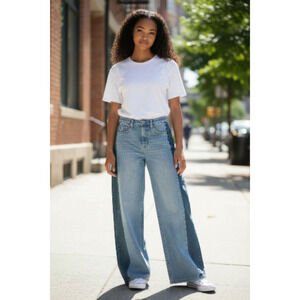 NWT Scoop Women's Two-Tone Baggy Barrel Jeans Size 4